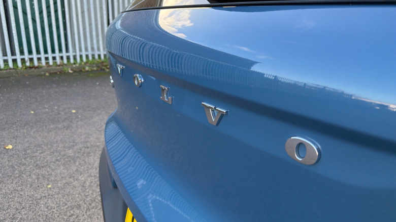 Volvo XC40 2.0 B3P Ultra Dark 5dr Auto Petrol Estate